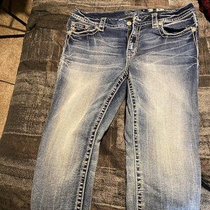 Miss Me - Mid Rise - Easy Ankle Skinny jEaNs - size 32